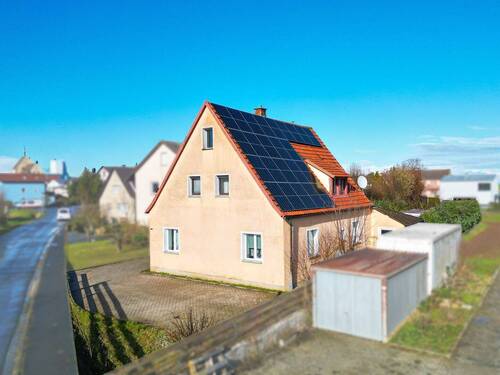 Außenansicht - 6 Zimmer Mehrfamilienhaus, Wohnhaus zum Kaufen in Geroldshausen