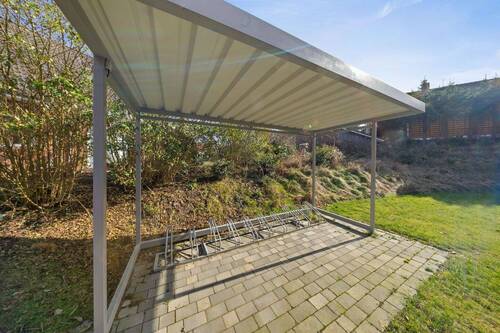 Fahrradabstellplatz
- 