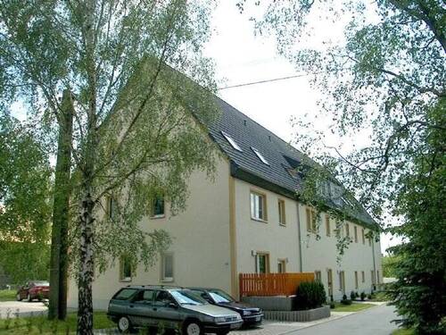 Hausansicht - Etagenwohnung mit 55,10 m² in Erlau zur Miete