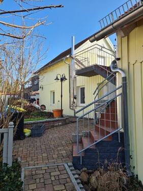 Hausansicht Anbau mit Zugang Terrasse - Einfamilienhaus mit 142,20 m² in Hargesheim zum Kaufen