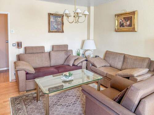 Wohnzimmer - Helle 3-Zimmer-Wohnung mit Balkon und Aufzug in Reinickendorf