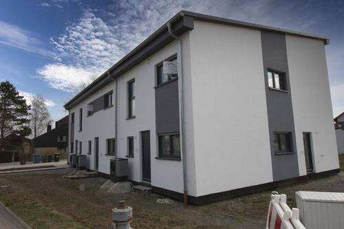 Frontansicht - Neubau Reiheneckhaus in Oberstreu Provisionsfrei