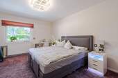 Geräumiges Schlafzimmer - 