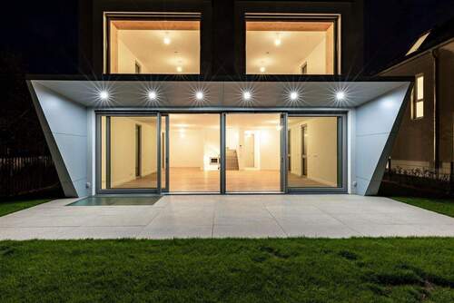 Hausansicht Süd - Einfamilienhaus mit möglicher Einliegerwohnung, 7 Zimmern, 3 Bädern und TG