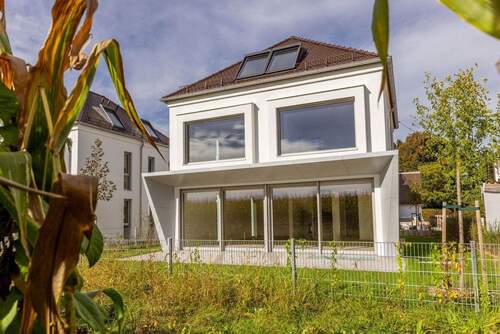 Hausansicht Süd - Einfamilienhaus mit 218,00 m&sup2; in München zum Kaufen