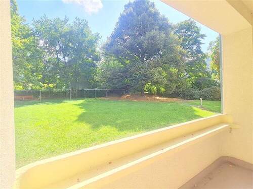 Loggia mit Blick ins Grüne - *Einziehen+Wohlfühlen* Loggia und Blick ins Grüne, Stellplatz, Keller+Boden