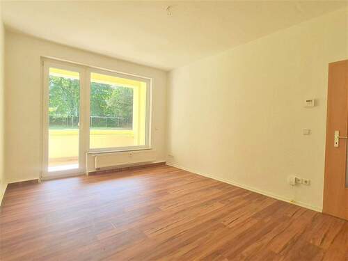 ... Zugang z. Balkon/Loggia... - 2 Zimmer Etagenwohnung in Chemnitz