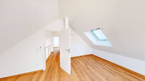 Schlafzimmer mit Blick in den Flur - 