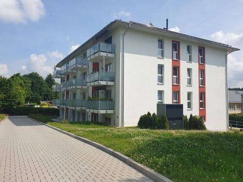 Hausansicht - 3 Zimmer Etagenwohnung zur Miete in Grünhain-Beierfeld