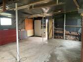 angrenzende Halle - 