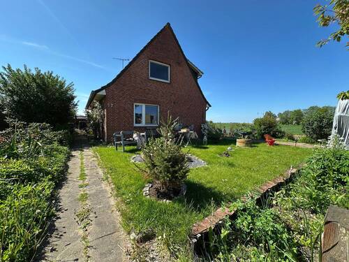 Vordergarten mit Eingangsbereich - 5 Zimmer Einfamilienhaus in Lunden