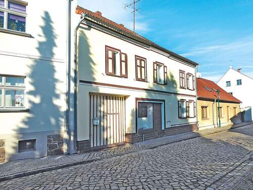 Objekt - Wohnhaus mit ehemaliger Bäckerei sowie mehreren Nebengebäuden