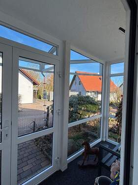 Glasvorbau zur Straßenseite - 4 Zimmer Einfamilienhaus in Lehre