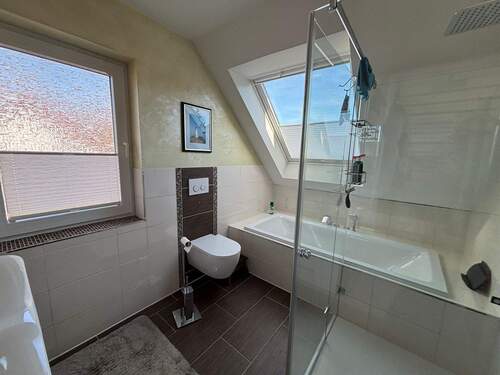 neues Masterbad im Obergeschoss - 