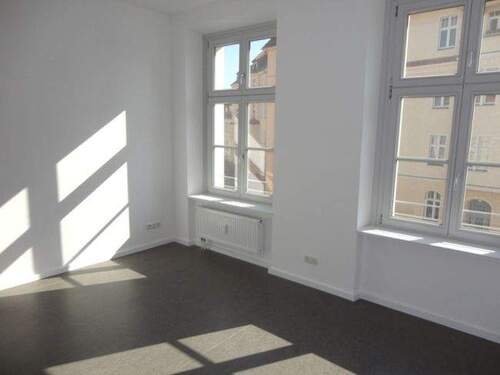 Zimmer - Etagenwohnung mit 137,30 m&sup2; in Brandenburg an der Havel zur Miete