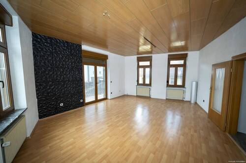 Wohnzimmer 1. OG - Mehrfamilienhaus, Wohnhaus zum Kaufen in Püttlingen