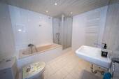 Badezimmer 1. OG - 