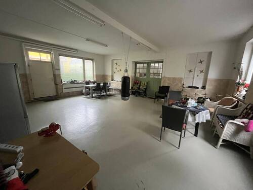 Lagerfläche Erdgeschoss - 9 Zimmer Mehrfamilienhaus, Wohnhaus zum Kaufen in Arzberg