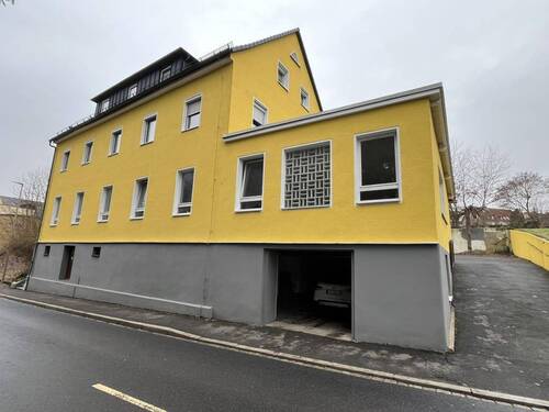 Straßenansicht - 9 Zimmer Mehrfamilienhaus, Wohnhaus in Arzberg