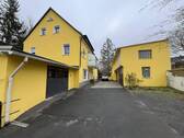 Hofansicht - Mehrfamilienhaus, Wohnhaus mit 208,00 m² in Arzberg zum Kaufen