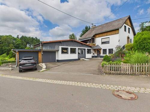 Hausfront - Handwerker aufgepasst! Einfamilienhaus mit großer Werkstatt.