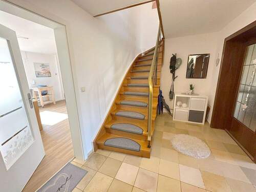 Flur - 7 Zimmer Doppelhaushälfte in Mandern