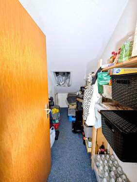 Kleine Abstellkammer für Lebensmittel oder Getränke (DG) - 