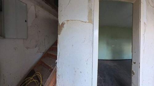 Flur Rückseite rechts zum DG - 