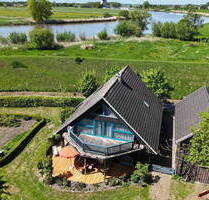 Ökologisch gebautes Holzhaus mit großem Nebengebäude - Bahrenfleth