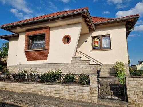 Vorderansicht - EFH im Bungalowstil mit Garten in Roßleben