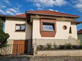 Vorderansicht mit Garage - 5 Zimmer Einfamilienhaus zum Kaufen in Roßleben
