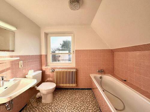 Wannenbad im Dachgeschoss - 