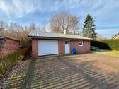 Nebengeebäude mit Garage - 