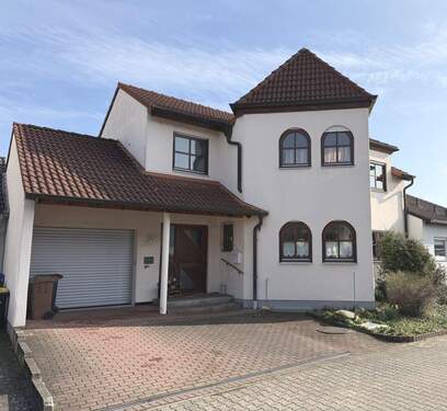 Zufahrt und Eingang - 