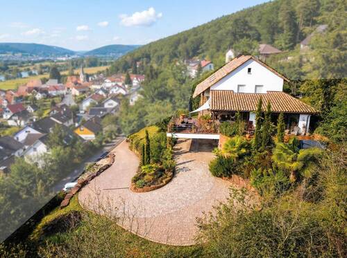 Auffahrt und Weitblick - 