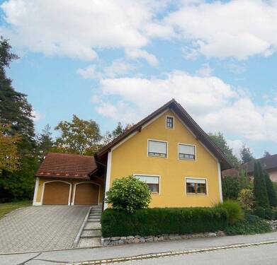 Ansicht - Gepflegtes Einfamilienhaus mit gehobener Ausstattung in Wackersdorf