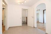 Diele - 2 Zimmer Etagenwohnung zum Kaufen in Neuss / Rosellen