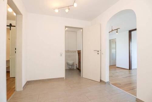 Diele - 2 Zimmer Etagenwohnung zum Kaufen in Neuss / Rosellen