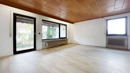 Wohnzimmer - 5 Zimmer Einfamilienhaus zum Kaufen in Neumarkt in der Oberpfalz