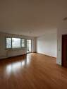 Wohnzimmer - Ruhige 4-Raumwohnung mit großem Balkon und Blick ins Grüne