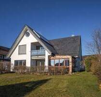 Viel Platz für Familie oder Vermietung - großzügiges Zweifamilienhaus mit Wintergarten, Loggia und Garten in ruhiger und beliebter Lage von Steinhagen