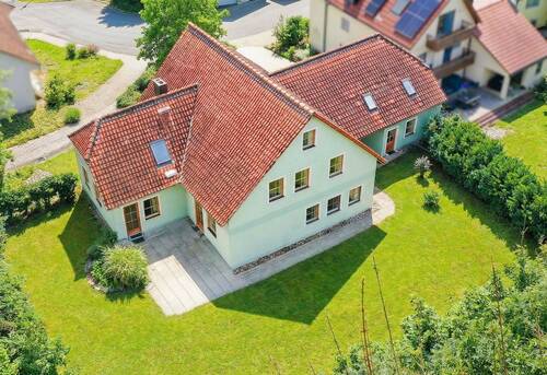 Vogelperspektive - 9 Zimmer Einfamilienhaus zum Kaufen in Kitzingen