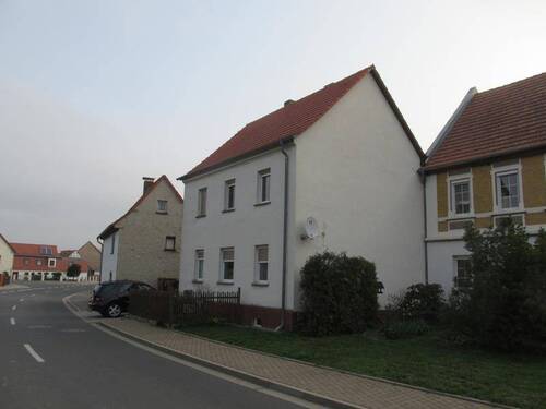Nachbarbebauung - 4 Zimmer Einfamilienhaus zum Kaufen in Elsteraue OT Minkwitz