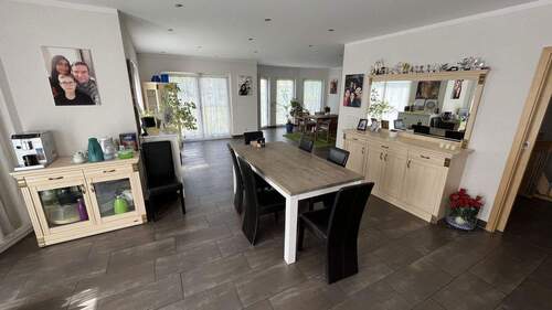 Essen Richtung Wohnzimmer - 