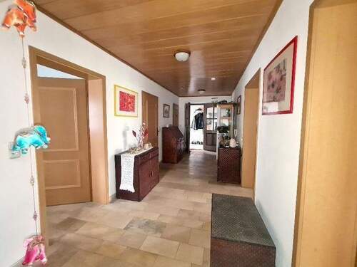 Diele im Erdgeschoss - 6 Zimmer Einfamilienhaus zum Kaufen in Schwebheim