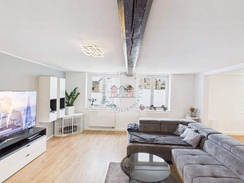 Wohnzimmer - 8 Zimmer Einfamilienhaus zum Kaufen in Schützberg