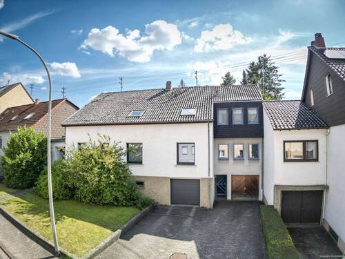 Front - Ihr neues Zuhause mit Platz für Groß- und Mehrgenerationenfamilien