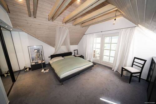 Schlafzimmer Dachgeschoss (RH) - Mehrfamilienhaus, Wohnhaus mit 370,00 m&sup2; in Püttlingen zum Kaufen