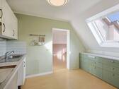 Helle Küche im Dachgeschoss - Mehrfamilienhaus, Wohnhaus mit 222,00 m&sup2; in Renningen zum Kaufen