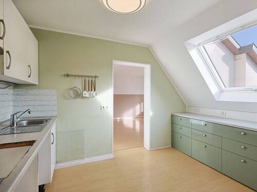 Helle Küche im Dachgeschoss - Mehrfamilienhaus, Wohnhaus mit 222,00 m&sup2; in Renningen zum Kaufen
